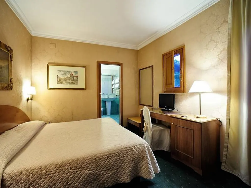 Hotel La Rovere Rome 4*,