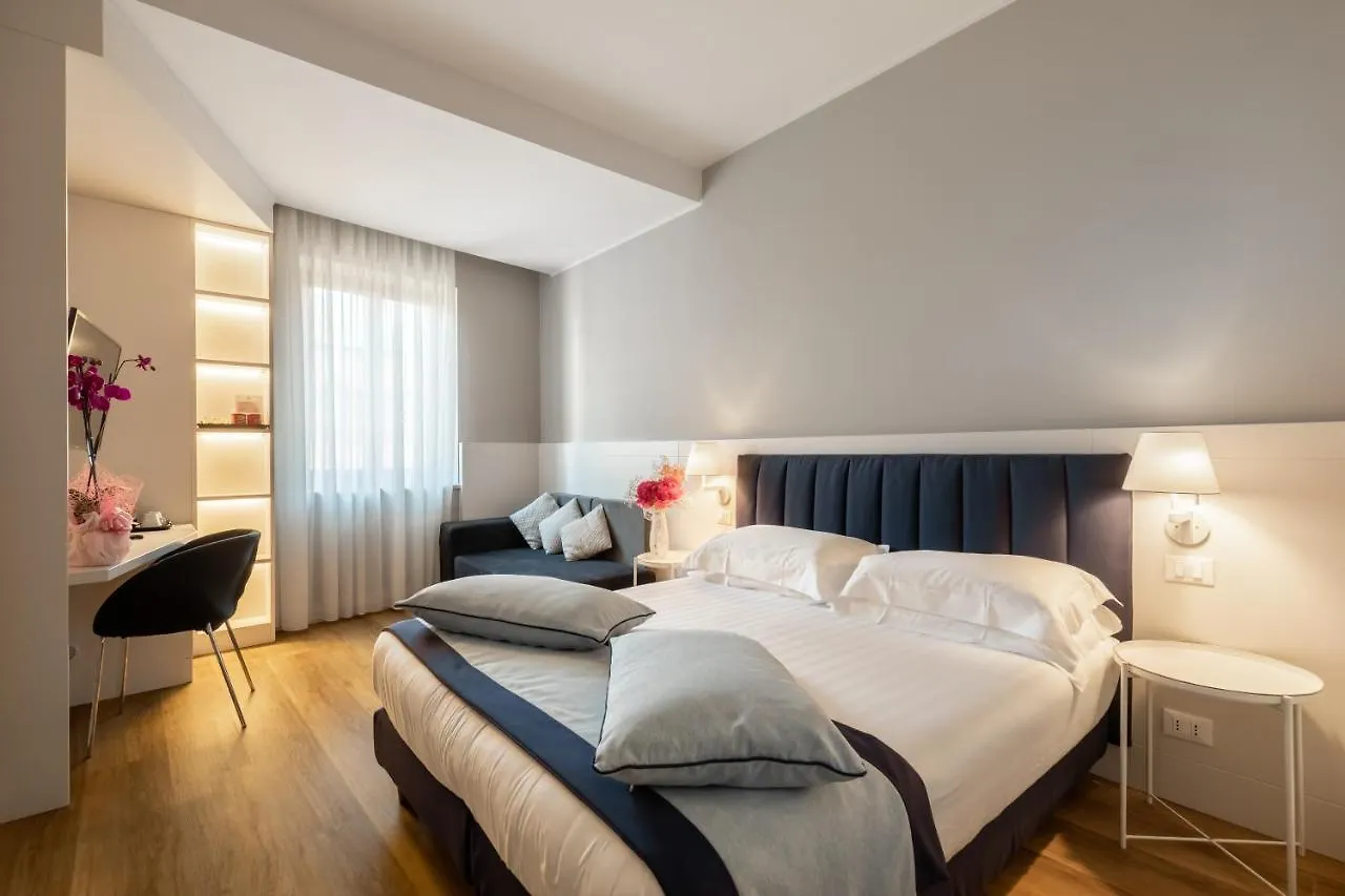 רומא Hotel La Rovere 4*,