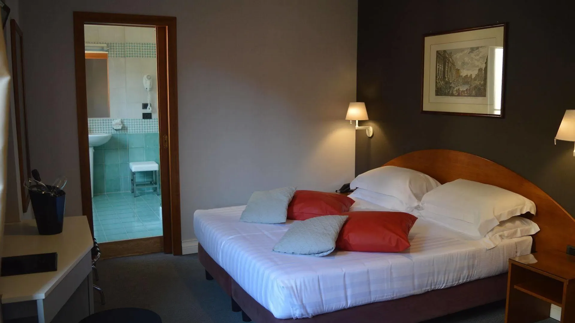 ****  רומא Hotel La Rovere איטליה