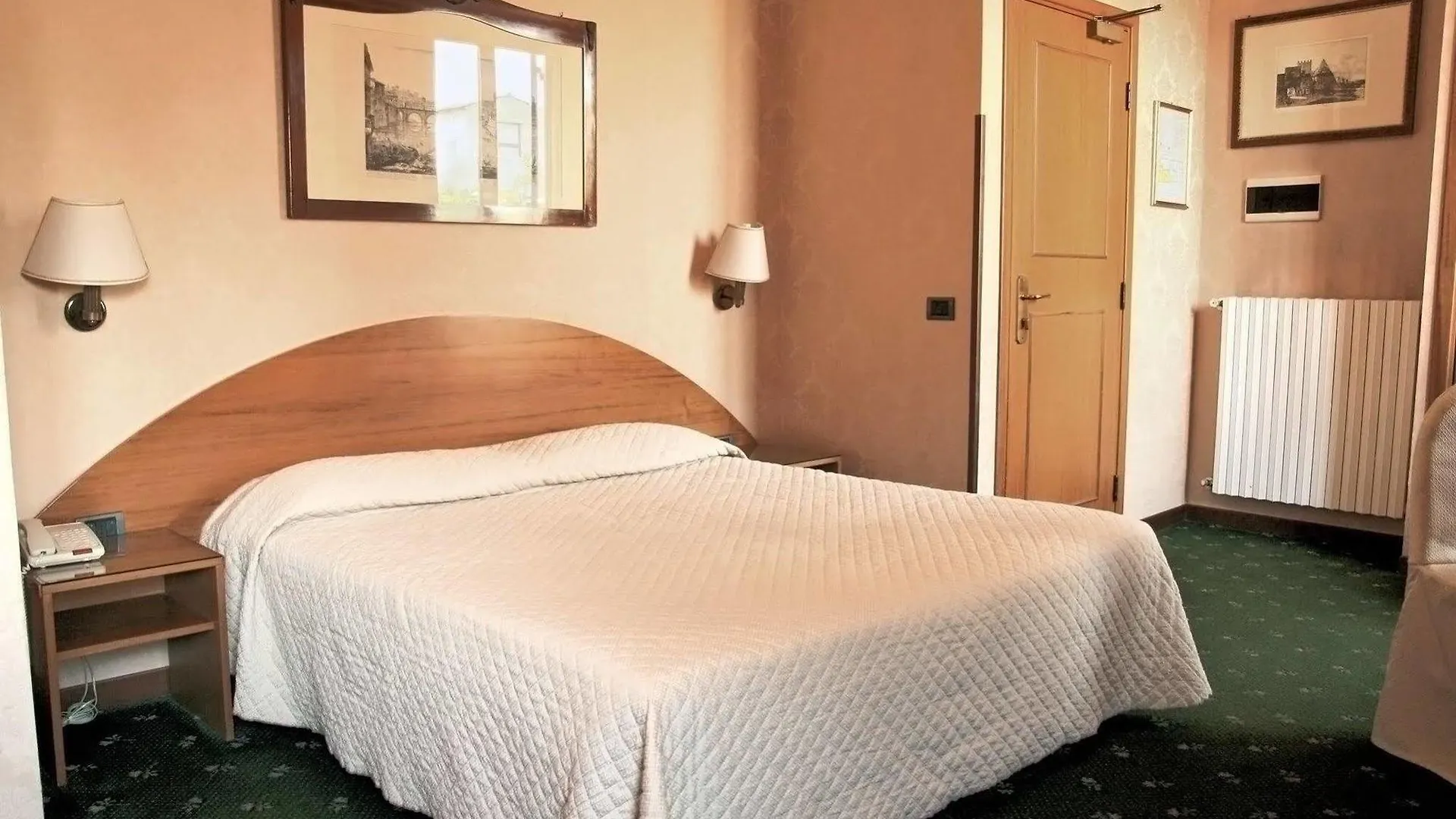 רומא Hotel La Rovere 4*,  איטליה